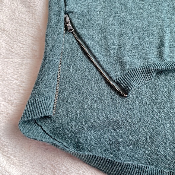 Express Sweater - Picture 3 of 4